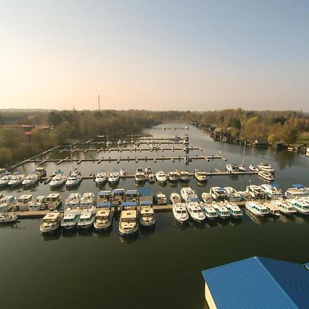 Pet Friendly Apartment In Rechlin With Kitchen Екстер'єр фото