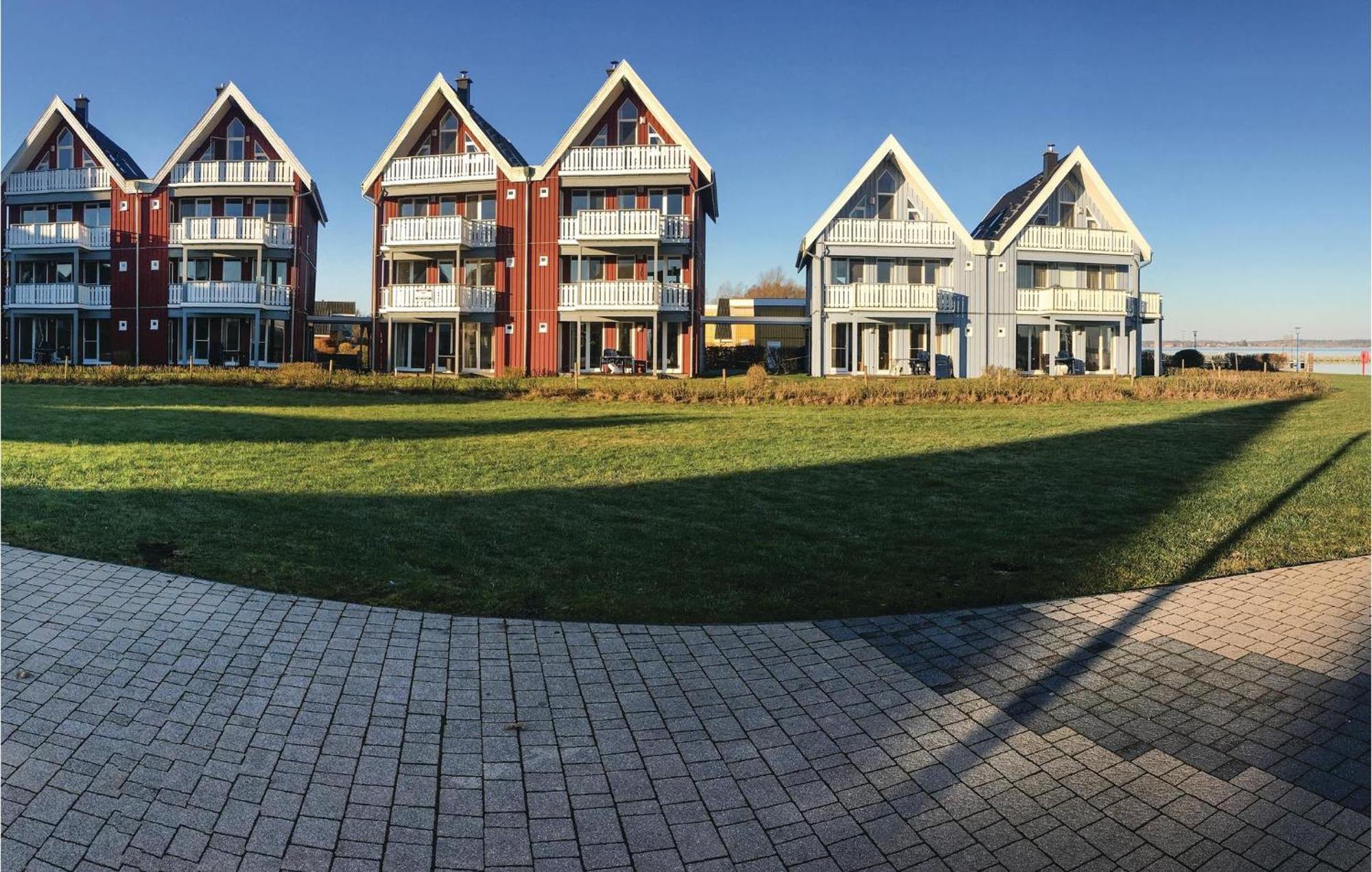 Pet Friendly Apartment In Rechlin With Kitchen Екстер'єр фото